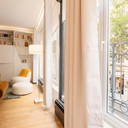 Charming Parisian Flat Near Louvre
