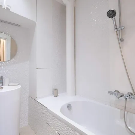 Charming Parisian Flat Near Louvre *