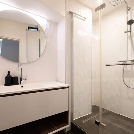 Charming Parisian Flat Near Louvre